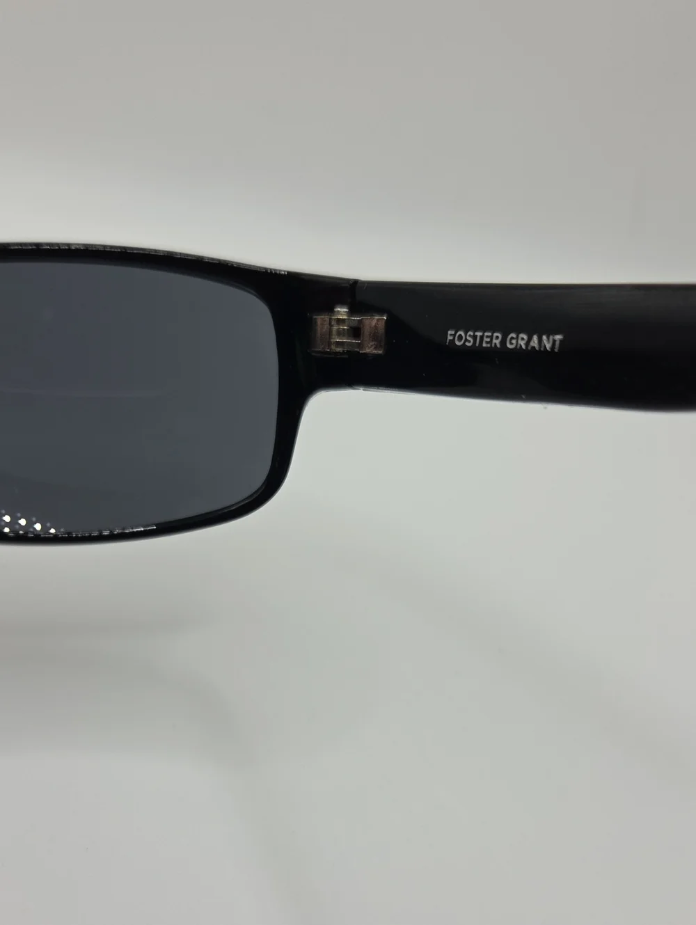 Foster Grant MaxBlock 100% UVA-UVB Lens Protection